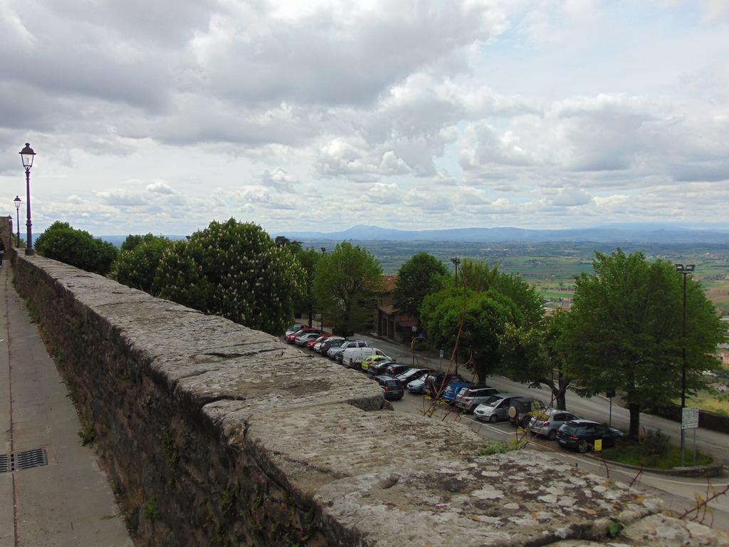 Apartamento Domus Ghibellinae- Fonte Di San Benedetto Cortona Habitación foto
